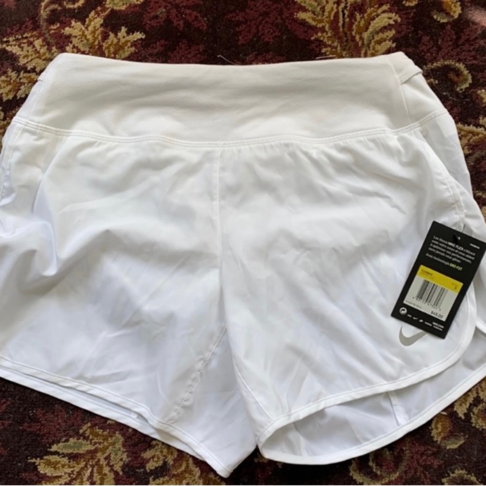 NWOT White Nike shorts